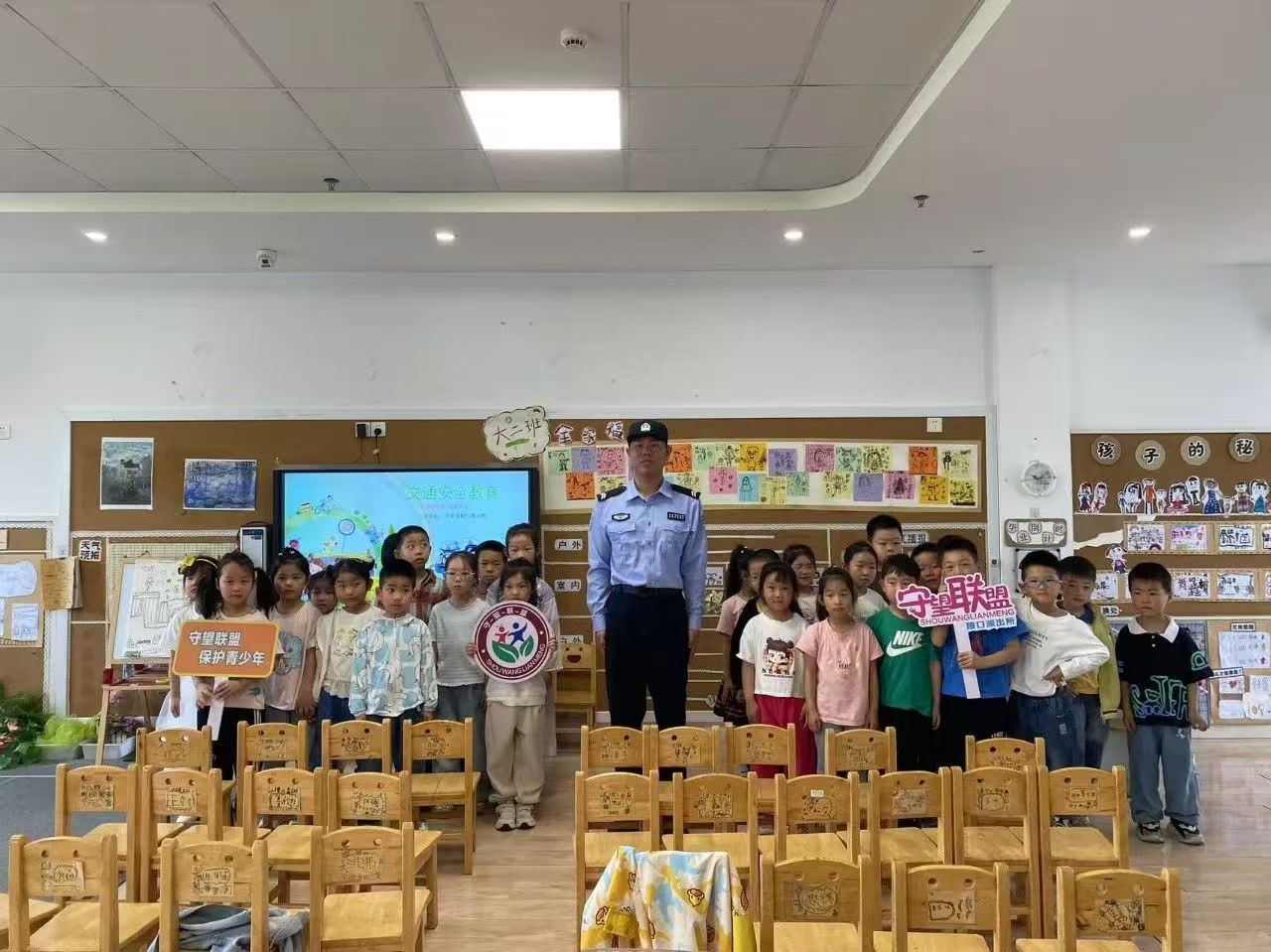 江苏省丹阳市陵口中心幼儿园关工委开展交通安全知识教育活动