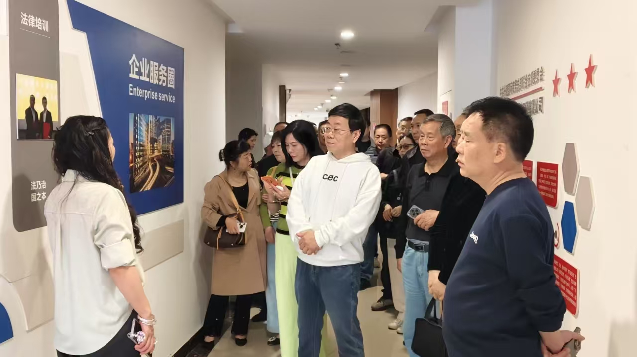 四川省成都市金牛区关工委调研成都兴盛国际商务总部关心下一代工作