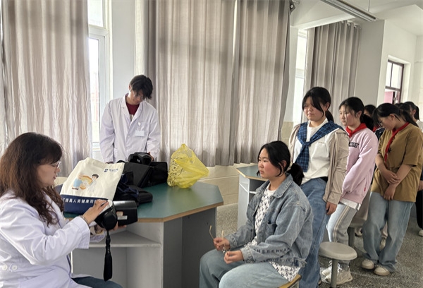 守护“睛”彩世界——江苏省徐州市铜山区汉王镇北望小学关工委组织学生屈光检测
