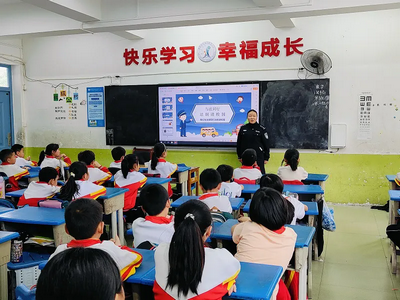 贵州省乌当区公安分局关工委组织各派出所到辖区中小学开展系列法治宣讲活动
