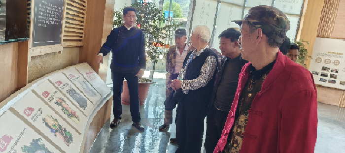 四川省凉山州喜德县关工委组织“五老”赴两河口镇开展实地调研