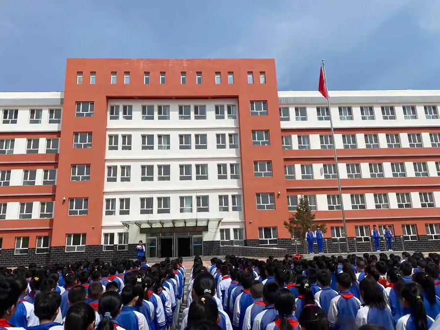 内蒙赤峰敖汉旗贝子府中心小学关工委开展“以‘劳’育美德 以‘动’促发展”五·一劳动节主题实践活动