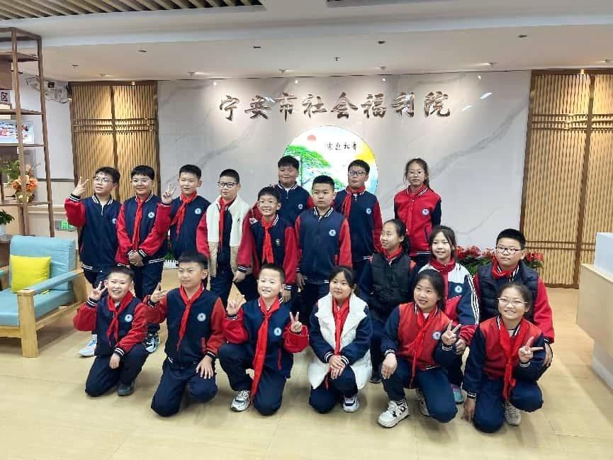 黑龙江省宁安市实验小学关工委开展走进社会福利院慰问活动