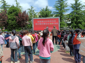 四川省凉山州甘洛县海棠镇关工委开展防汛防地灾暨防震应急综合演练，为辖区学生安全保驾护航