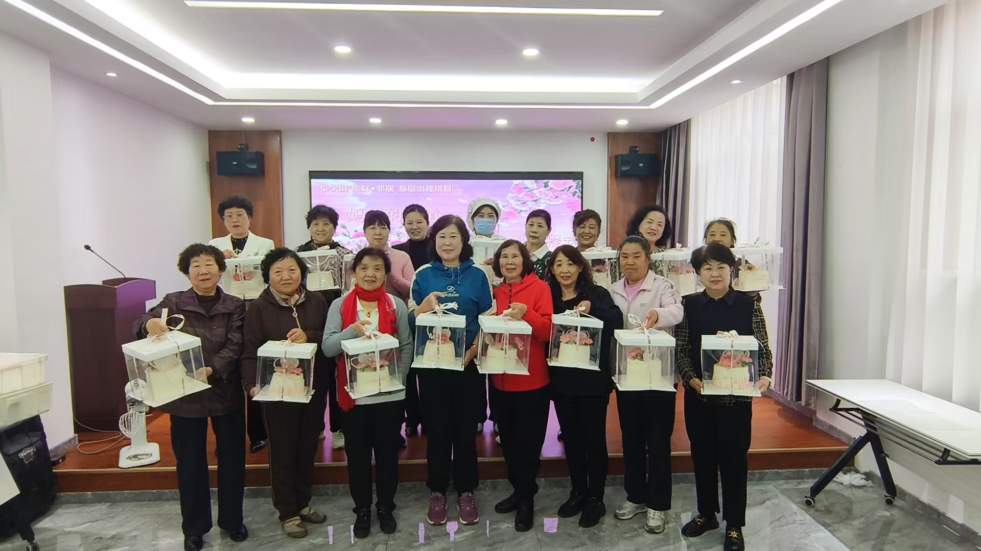黑龙江省牡丹江市绥芬河市阜宁镇旗苑社区关工委开展“妈妈的味道 烘焙幸福方程式”“母亲节蛋糕DIY”活动