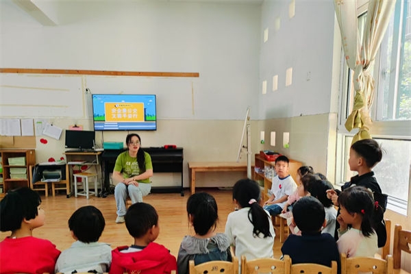 守护幼儿出行安全——江苏省徐州市铜山区汉王镇刘庄幼儿园关工委开展幼儿乘车安全教育活动