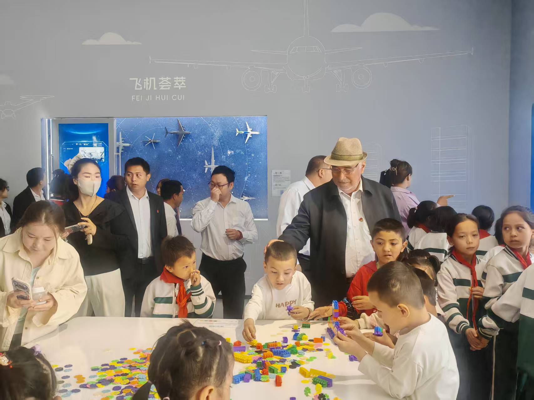 银发领航科普梦 青春逐浪新征程  ——第三师五十一团关工委开启老少共探科学之旅