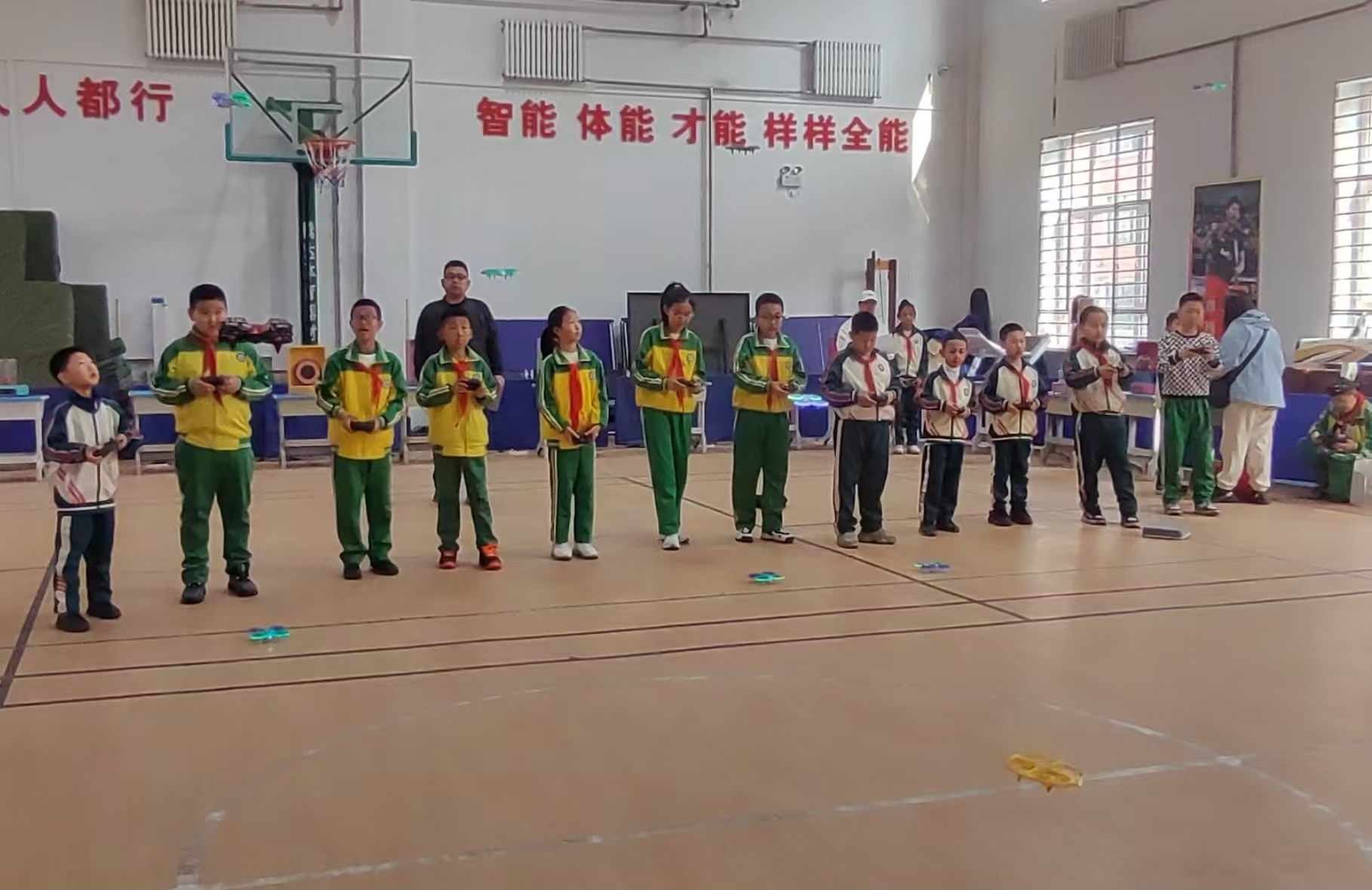 黑龙江省牡丹江市绥芬河市第四小学、校关工委联合举办了“无人机‘飞’入四小课堂，科技梦‘筑’进少年心灵”活动