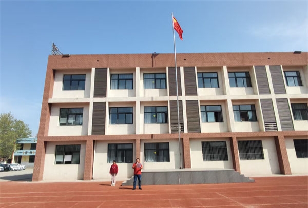 江苏省徐州市铜山区汉王镇虎腰小学开展关工委开展“校园不传教，师生不信教”国旗下讲话活动