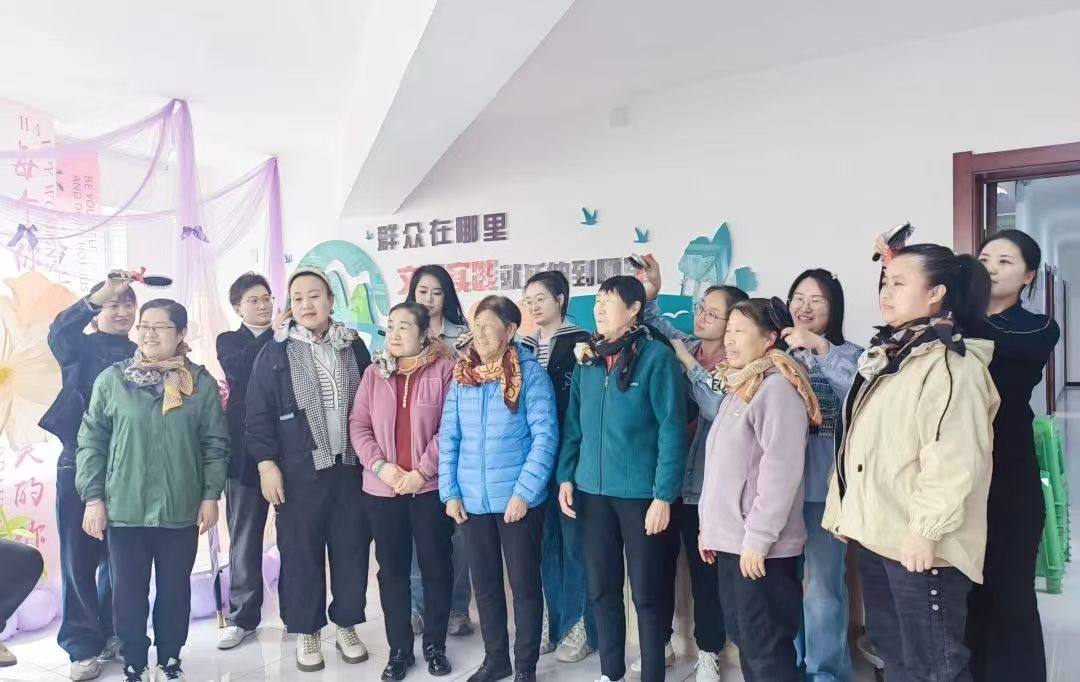 黑龙江省牡丹江市绥芬河市阜宁镇建西社区关工委开展“用丝巾装点岁月 把感恩送给母亲”母亲节主题活动