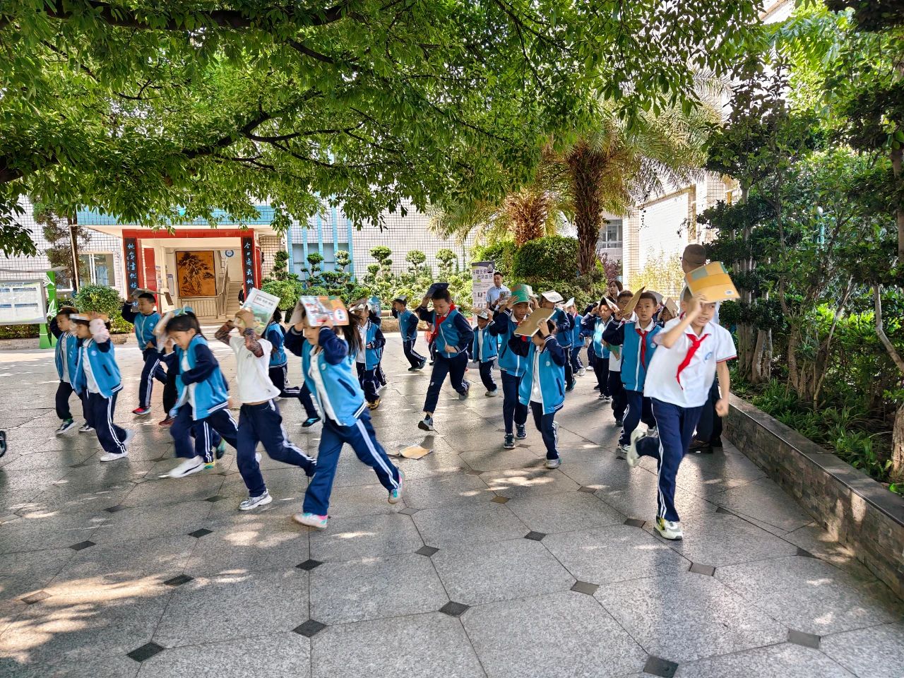 筑牢安全防线   共筑生命方舟 ——西昌市第四小学“5·12”防灾减灾日主题宣传教育活动