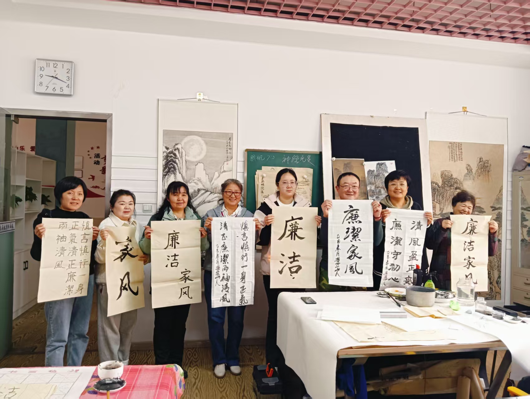 黑龙江省牡丹江市绥芬河市绥芬河镇永安社区关工委开展“笔墨书廉韵 家风润心田”廉洁家风主题活动