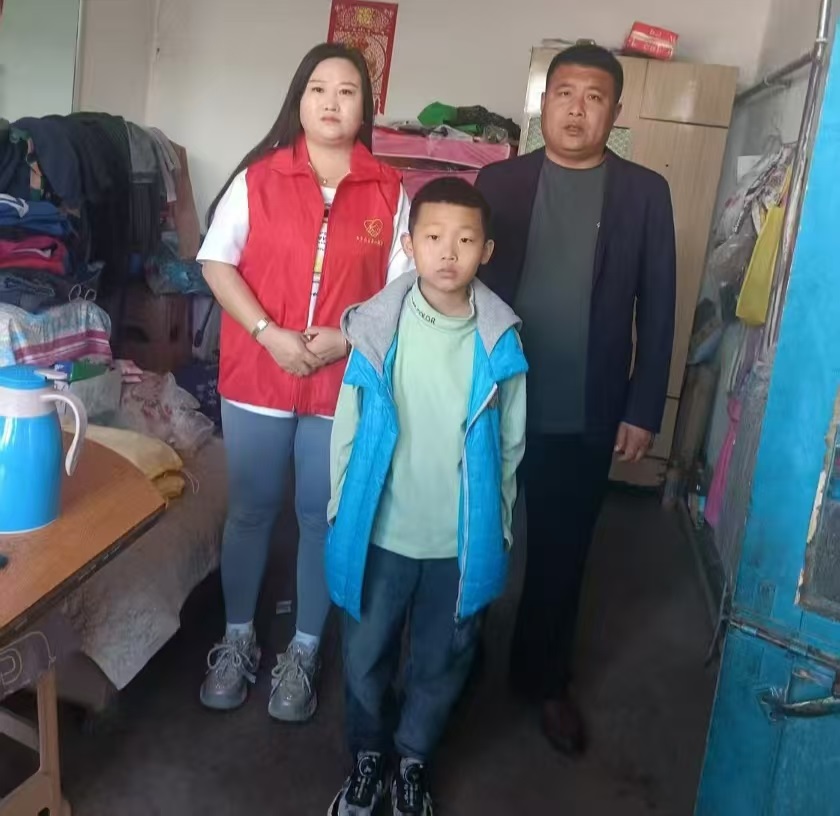 爱心传递温暖 善举点亮希望——内蒙古自治区赤峰市广德公镇郝家窝铺村关工委携手“牵手公益爱心联合会”关爱困境儿童