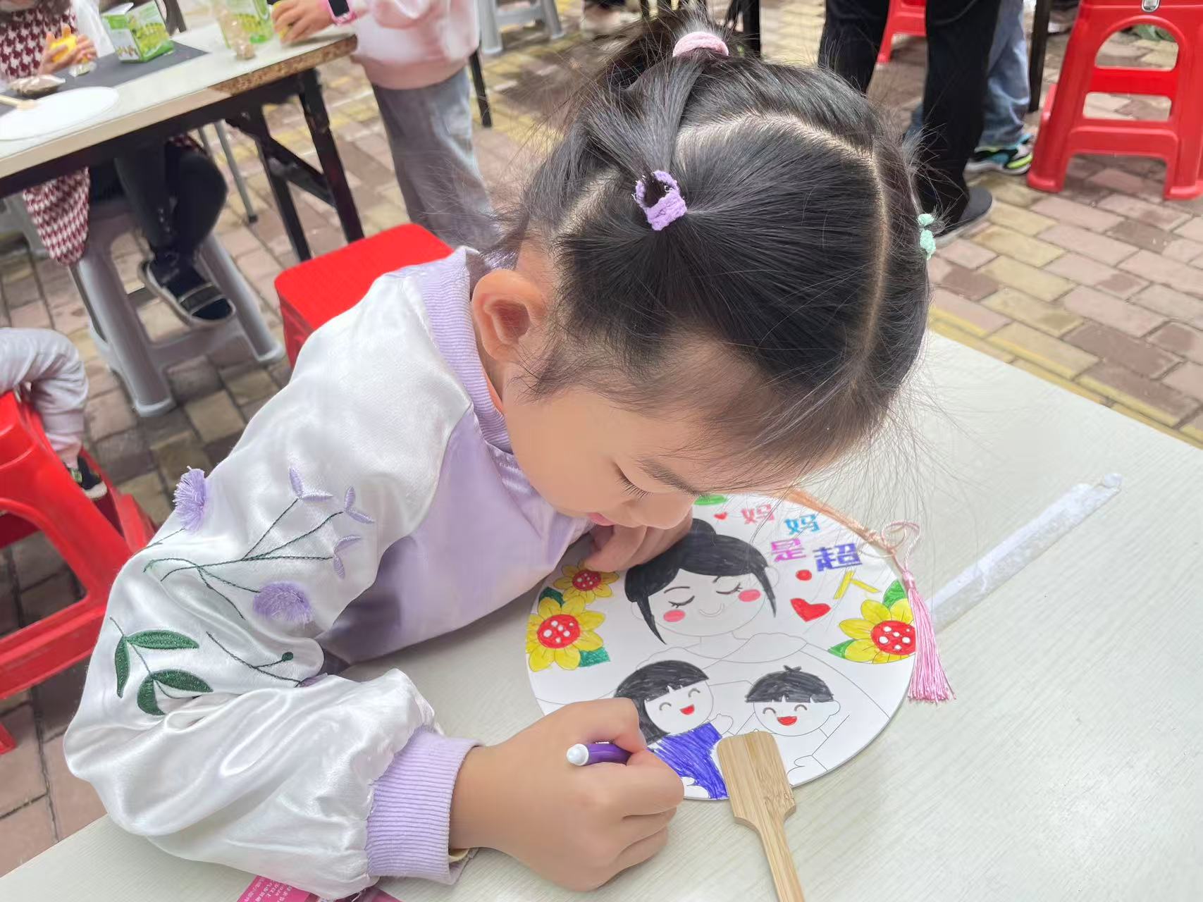 “制扇至美 感恩母亲”DIY团扇活动