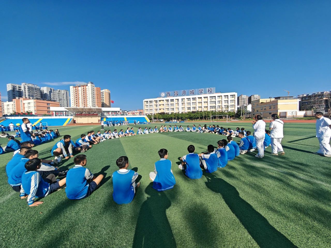 拥抱生命 绽放青春 ——西昌市月城学校开展心理健康暨急救知识宣讲活动