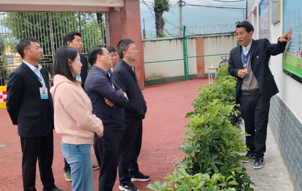 四川省凉山州昭觉县关工委主任调研特殊教育学校关心下一代工作