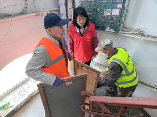 黑龙江省牡丹江市阳明区前进街道机车东社区关工小组开展”银龄护航·安全用电”专项行动