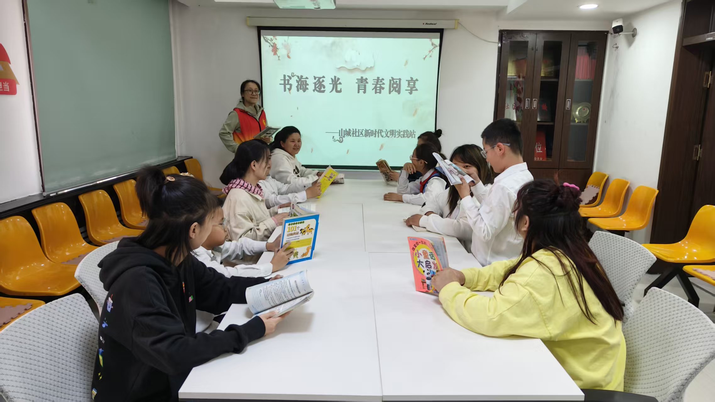 黑龙江省牡丹江市绥芬河市绥芬河镇山城社区关工委开展“书海逐光 青春阅享”主题亲子全民阅读活动