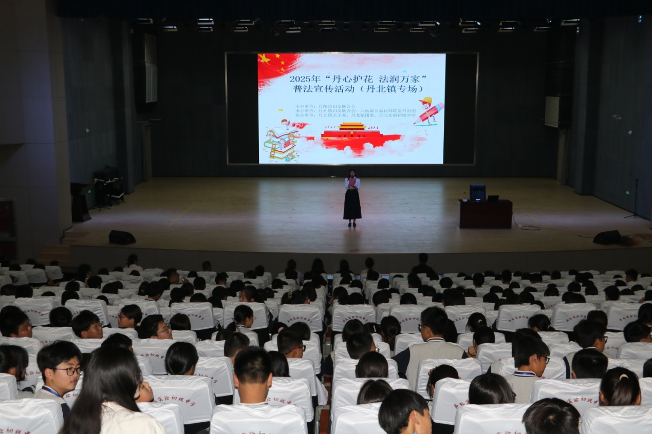 江苏省丹阳市丹北镇关工委联合丹北实验初级中学开展“丹心护花 法润万家”主题普法宣讲活动