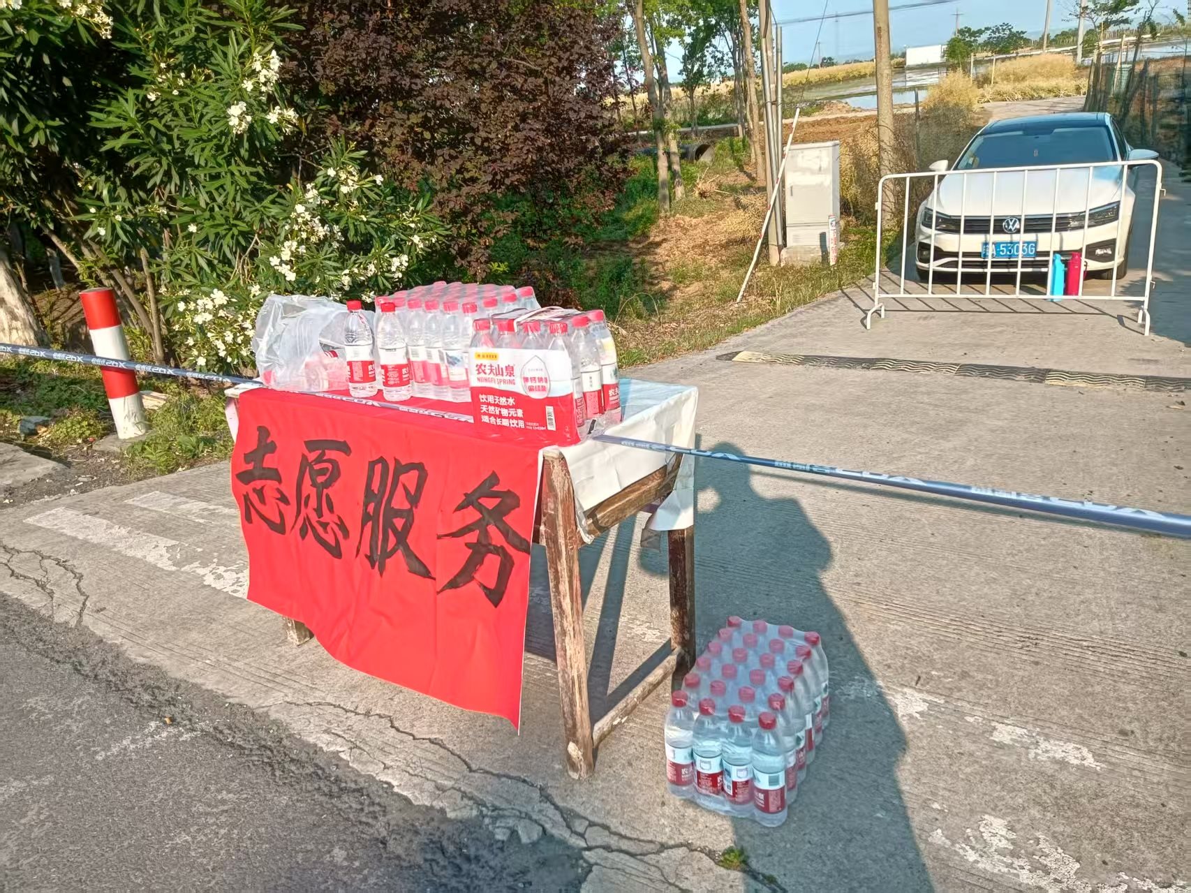 安徽省巢湖市散兵镇关工委组织参与“2025环巢湖全国自行车公开赛”志愿服务