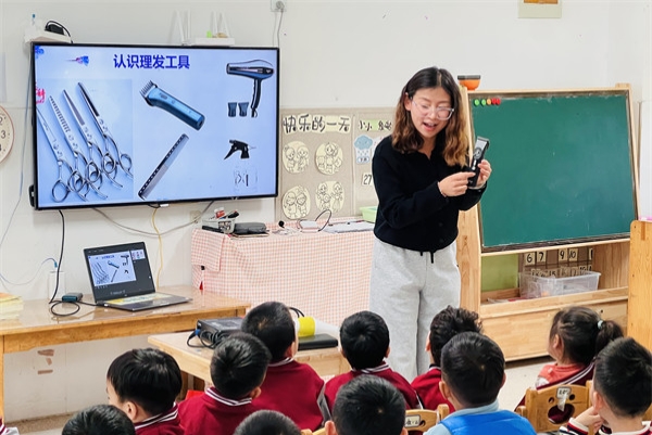江苏省徐州市铜山区汉王镇中心幼儿园关工委开展“家长进课堂，携手助成长”家长助教活动