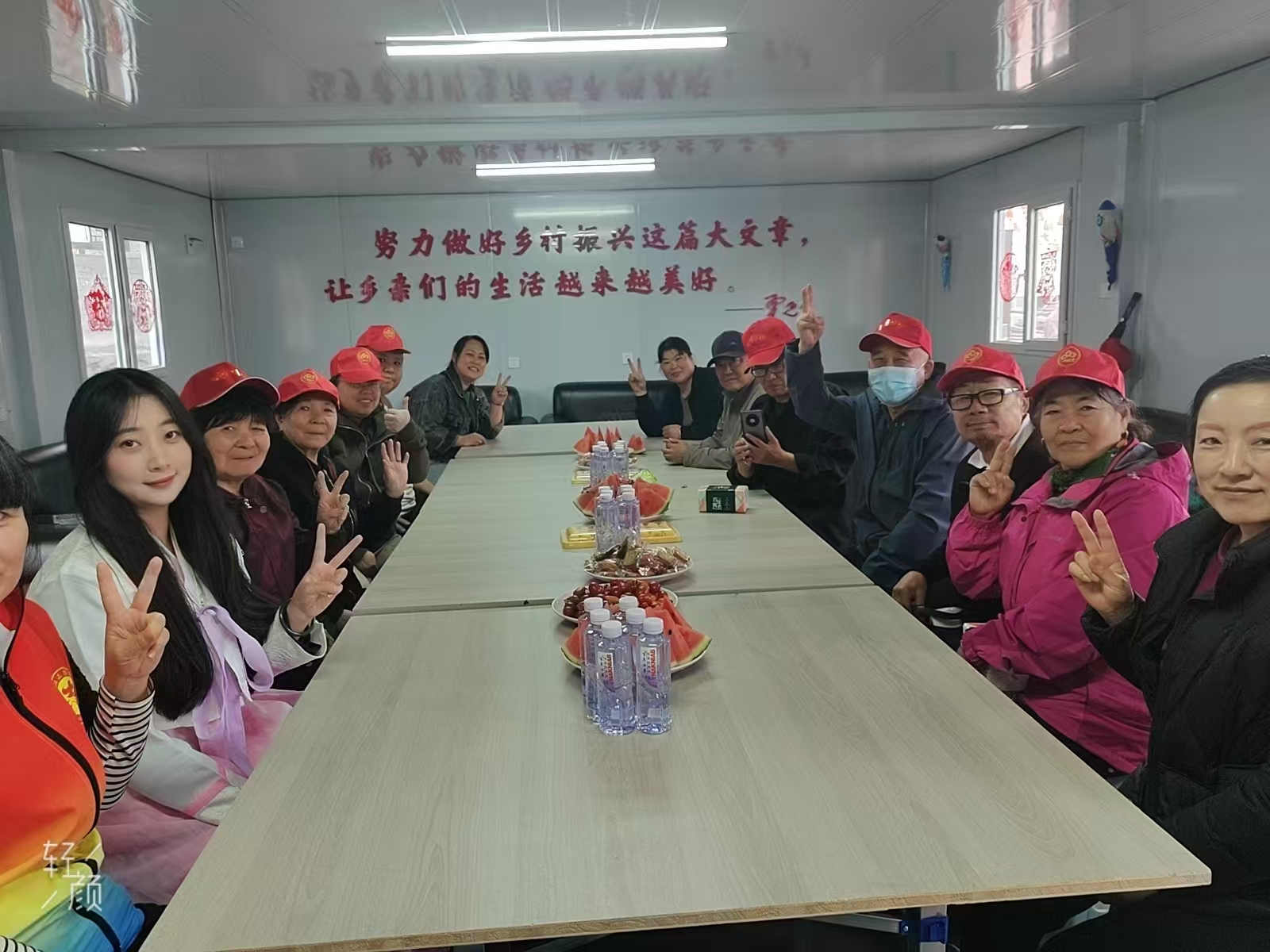 黑龙江省牡丹江市绥芬河市绥芬河镇光华社区关工委开展“党建引领助春耕 党群同心促振兴”主题活动