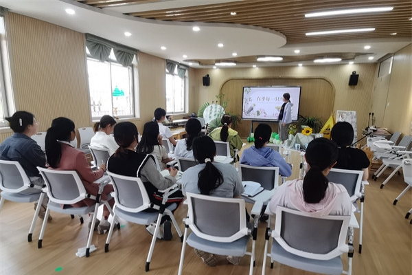 遇“荐”好书，共沐书香——江苏省徐州市铜山区汉王镇中心幼儿园关工委开展教师读书分享活动