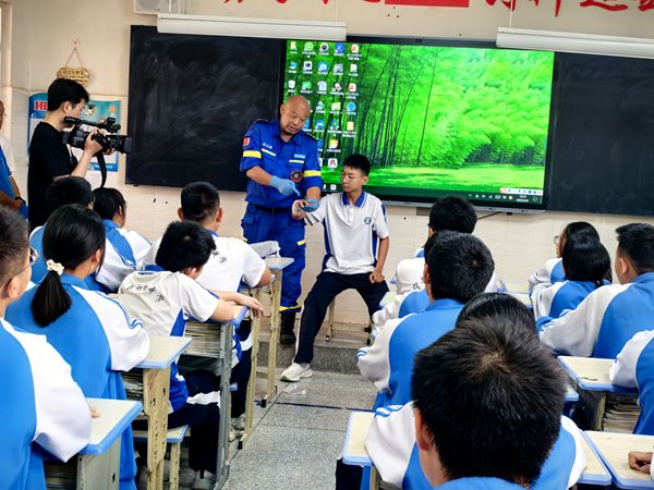 人人讲安全 个个会应急——四川省凉山州宁南县防灾减灾救灾科普宣传在行动