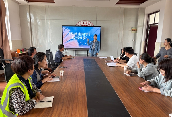 江苏省徐州市铜山区汉王镇北望小学关工委开展教师读书分享活动