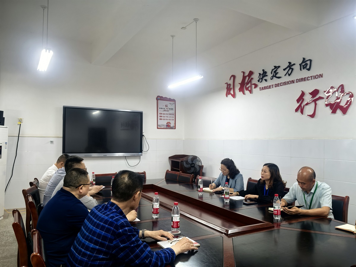 泸州市江阳区关工委深入长江小学调研三线精神宣传工作，共探传承发展新路径