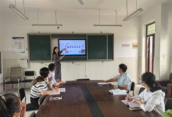 江苏省徐州市铜山区汉王镇西沿小学关工委开展教师读书分享活动