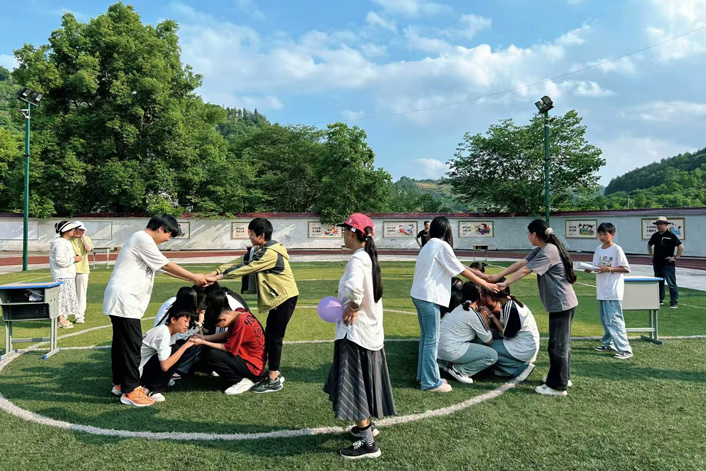 湖南省吉首市马颈坳中学关工委开展心理健康教育活动