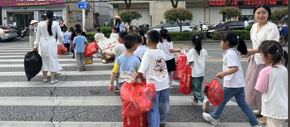  江西抚州崇仁县第六幼儿园开展“变废为宝，售卖成长”实践活动