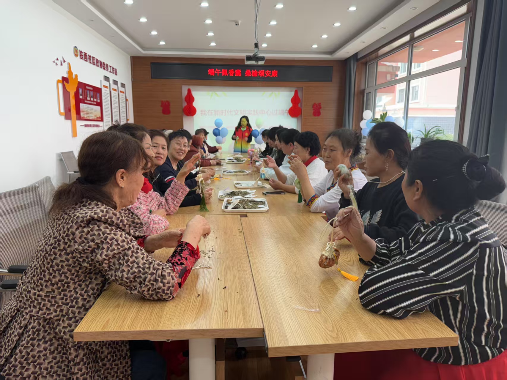 黑龙江省牡丹江市绥芬河市绥芬河镇铁西社区关工委开展“端午佩香囊 桑榆颂安康”端午节主题活动
