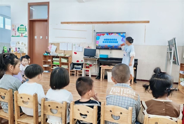 远离烫伤，乐享健康——江苏省徐州市铜山区汉王镇刘庄幼儿园关工委开展防烫伤安全教育活动