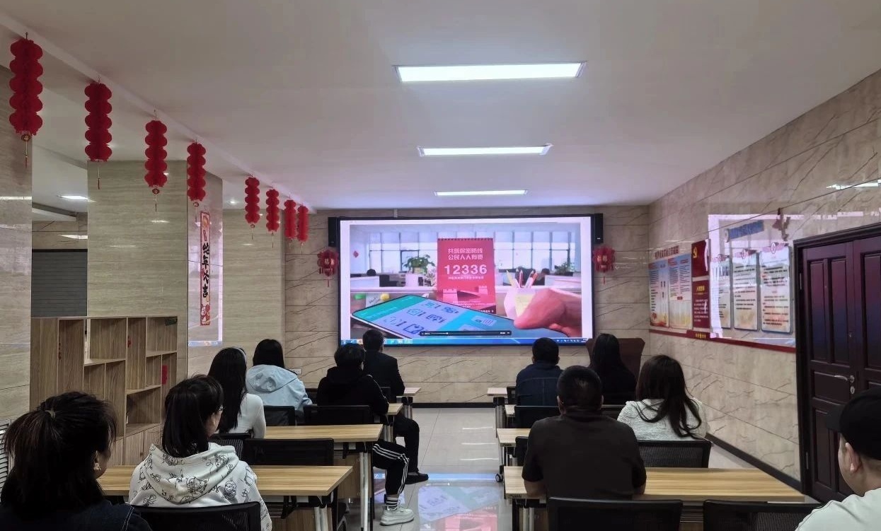 黑龙江省牡丹江市绥芬河市绥芬河镇绥兴社区党委、关工委组织开展“筑牢保密防线 守护家国之安”宣传教育活动