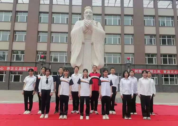 文明礼仪润心践行——内蒙古自治区赤峰市翁牛特旗乌丹第六中学关工委开展“文明礼仪”演讲比赛活动