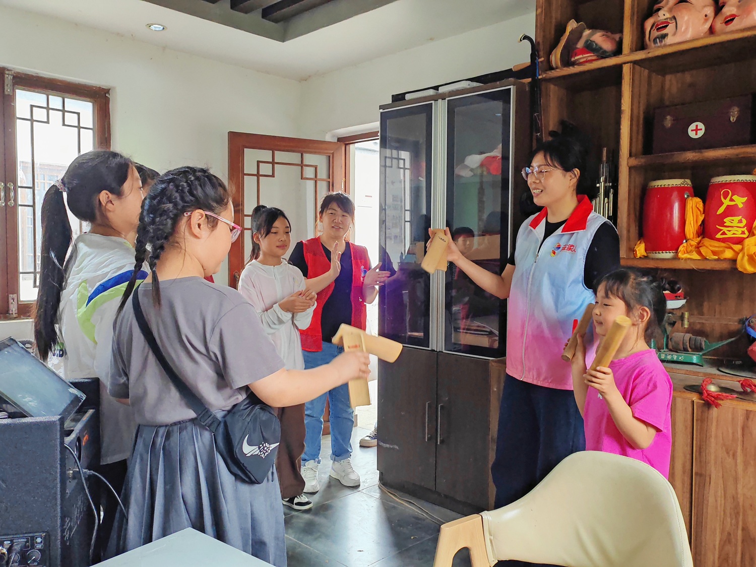 江苏省徐州市经开区徐庄镇龙田村关工委开展“感受民乐魅力 音乐滋润童心”活动