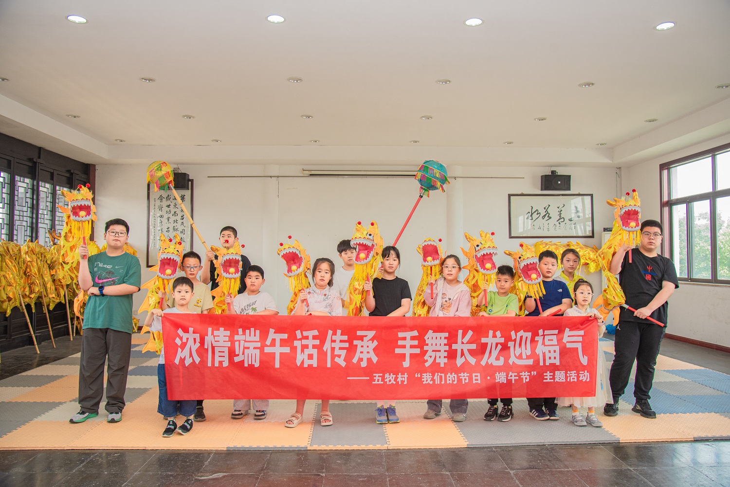 江苏省无锡市惠山区玉祁街道五牧村关工委：浓情端午话传承 手舞长龙迎福气