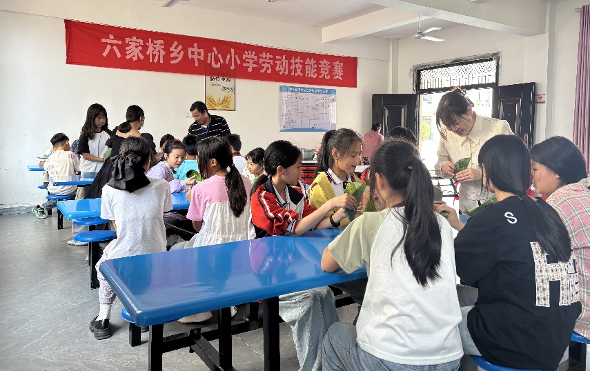 江西抚州崇仁县六家桥乡中心小学关工委开展“粽叶飘香迎端午，劳动实践育新人”主题活动