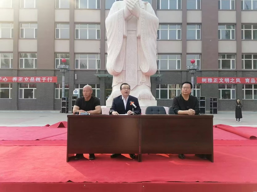 筑牢法治防线 护航青春成长——内蒙古自治区赤峰市翁牛特旗司法局法制副校长在乌丹六中举行普法报告会
