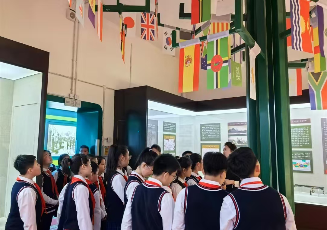 黑龙江省牡丹江市绥芬河市金恒基小学师生走进绥芬河市博物馆开展研学活动