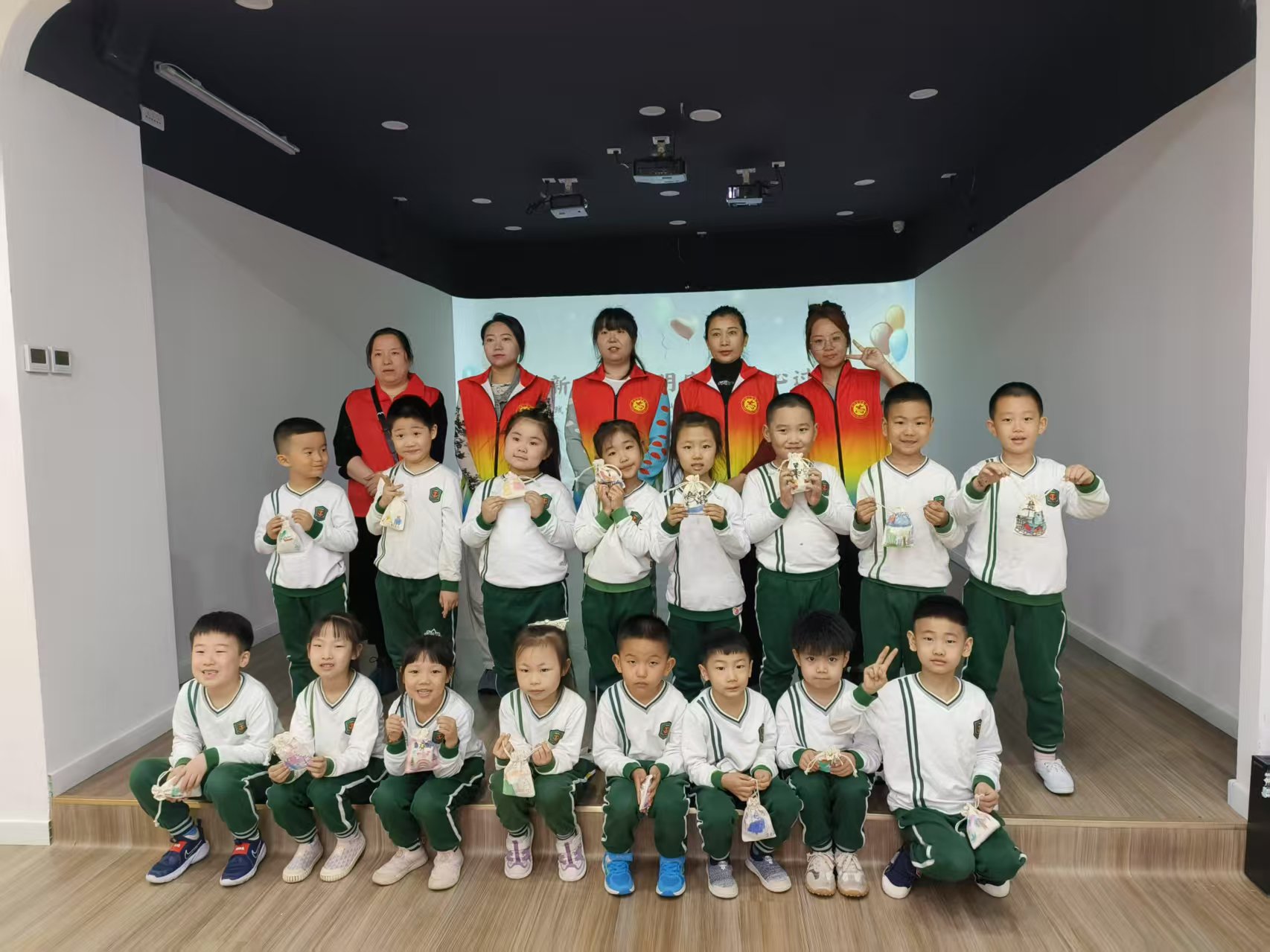 黑龙江省牡丹江市绥芬河市绥芬河镇三合林社区关工委开展“沙韵童心 画梦六一”六一儿童节主题活动