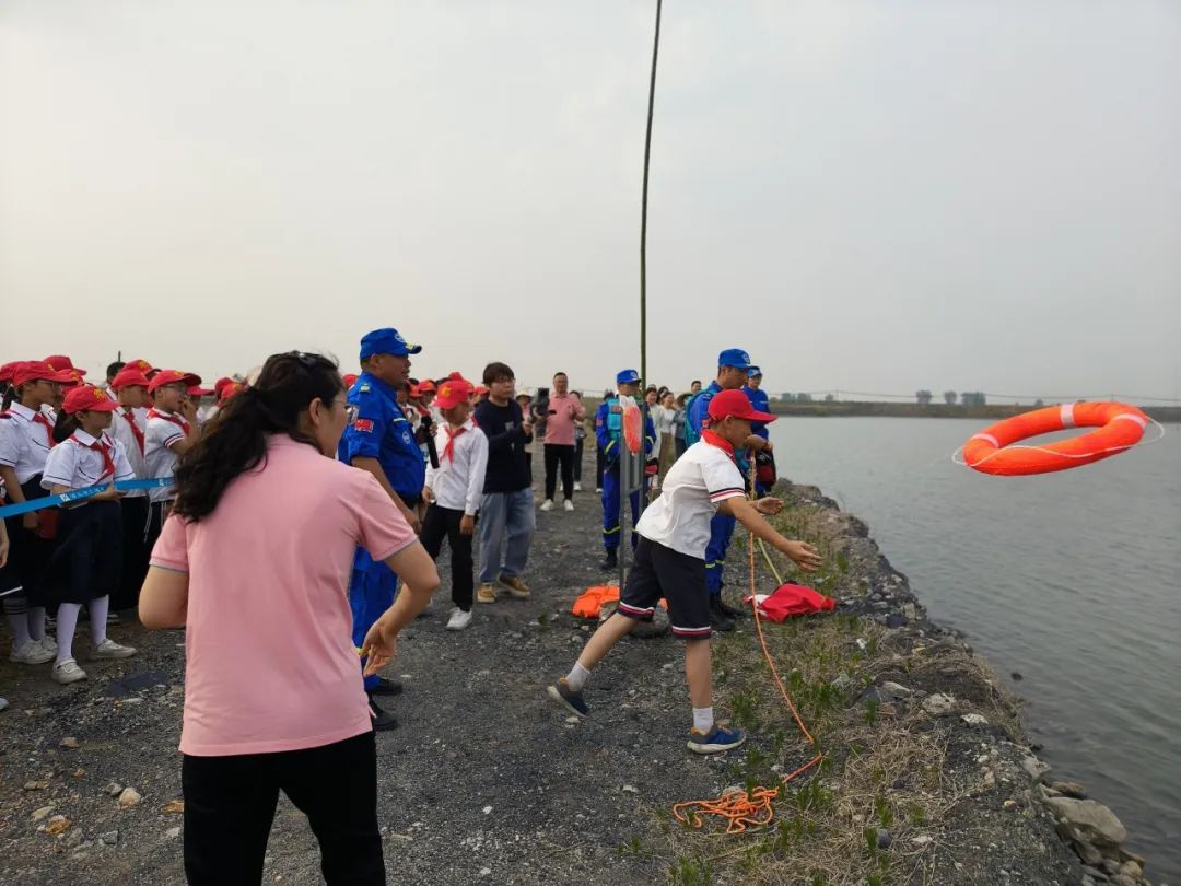 一堂别开生面的“沉浸式”防溺安全课——淮北市濉溪县五沟镇关工委携手多部门筑牢生命防线