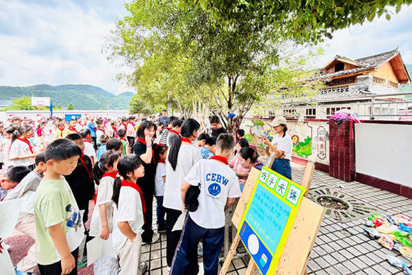 湖南省吉首市马颈坳小学关工委：多彩六一活动伴成长