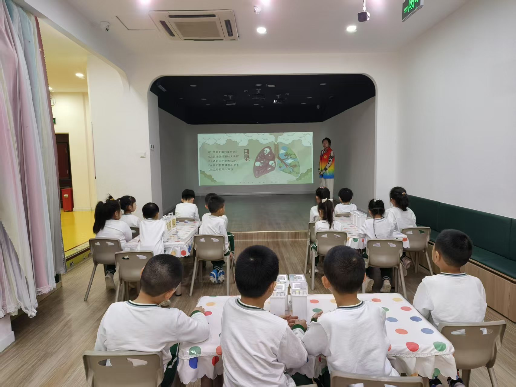 黑龙江省牡丹江市绥芬河市绥芬河镇三合林社区关工委联合辖区绥芬河托马斯幼儿园开展“无烟世界 携手童行”主题活动