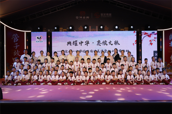 安徽省阜阳市颍上县第二幼儿园关工委举办中华经典诵读展演暨幼小衔接活动