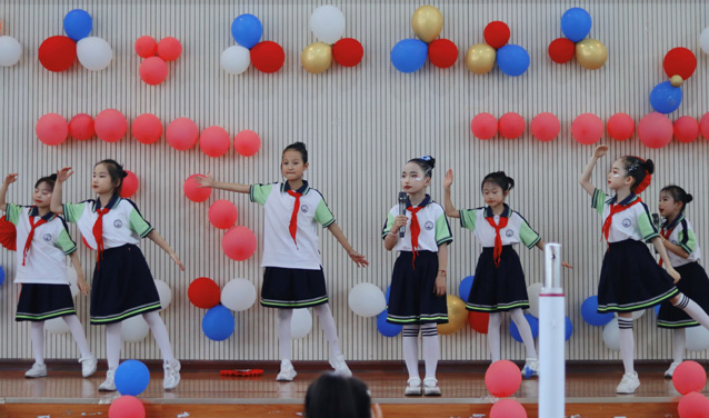 湖南省吉首市乾城小学关工委开展“缤纷‘六一’快乐童年”活动