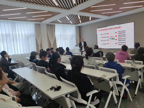 黑龙江省牡丹江市阳明区前进街道裕华园社区关工小组开展“五老”健康义诊服务活动