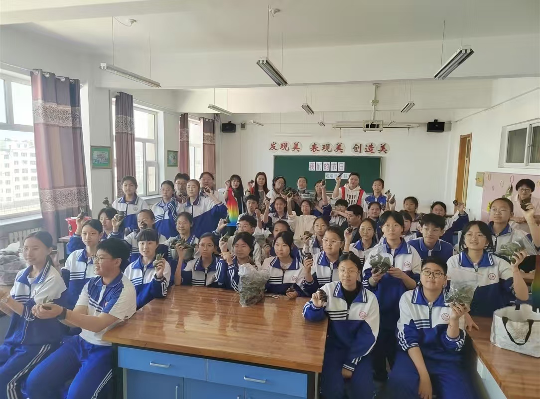 黑龙江省牡丹江市绥芬河市第三中学关工委举办“迎端午”包粽子活动